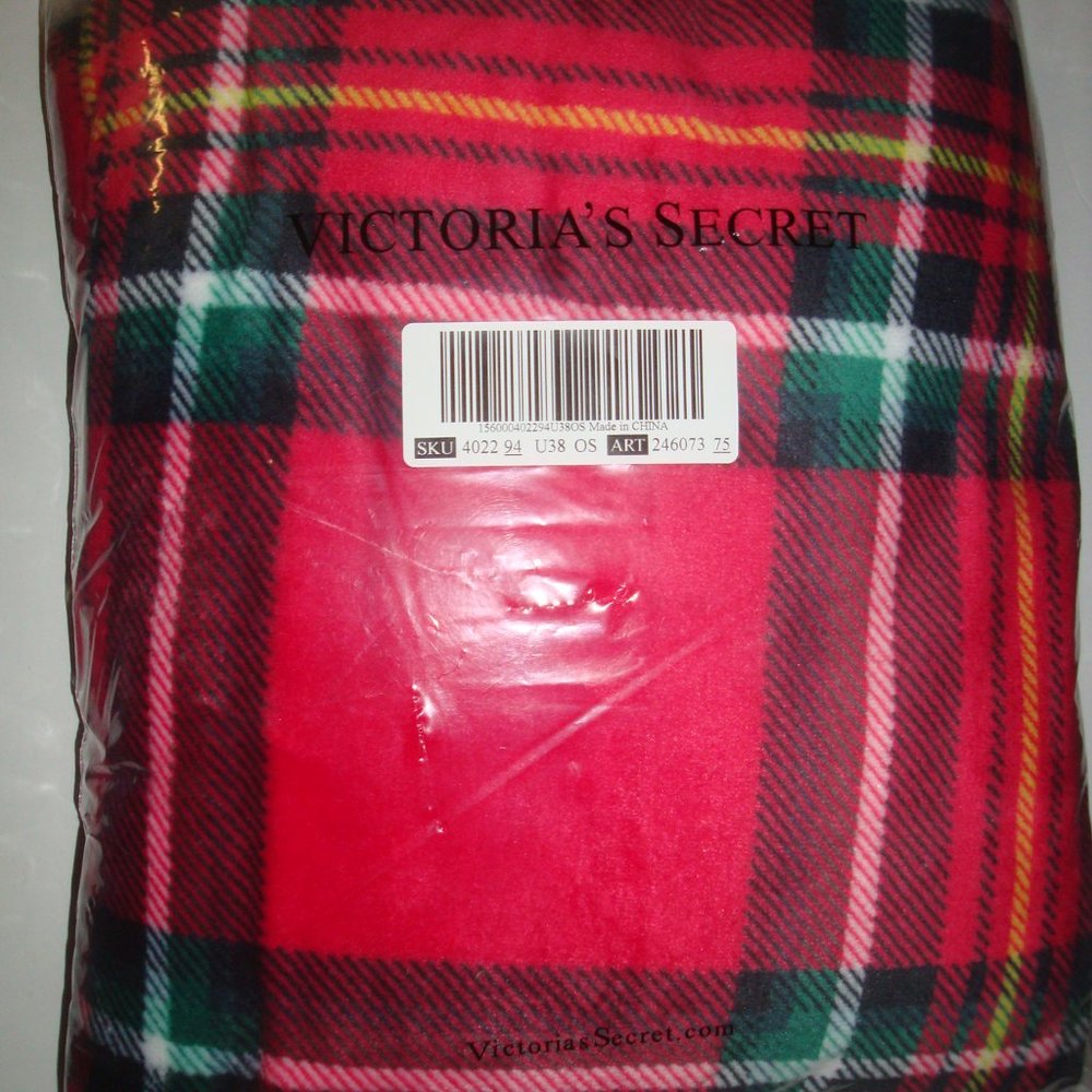 Victoria's Secret Cozy Soft Fleece Blanket Plaid Red Tartan 50" x 60" - Picture 2 of 2